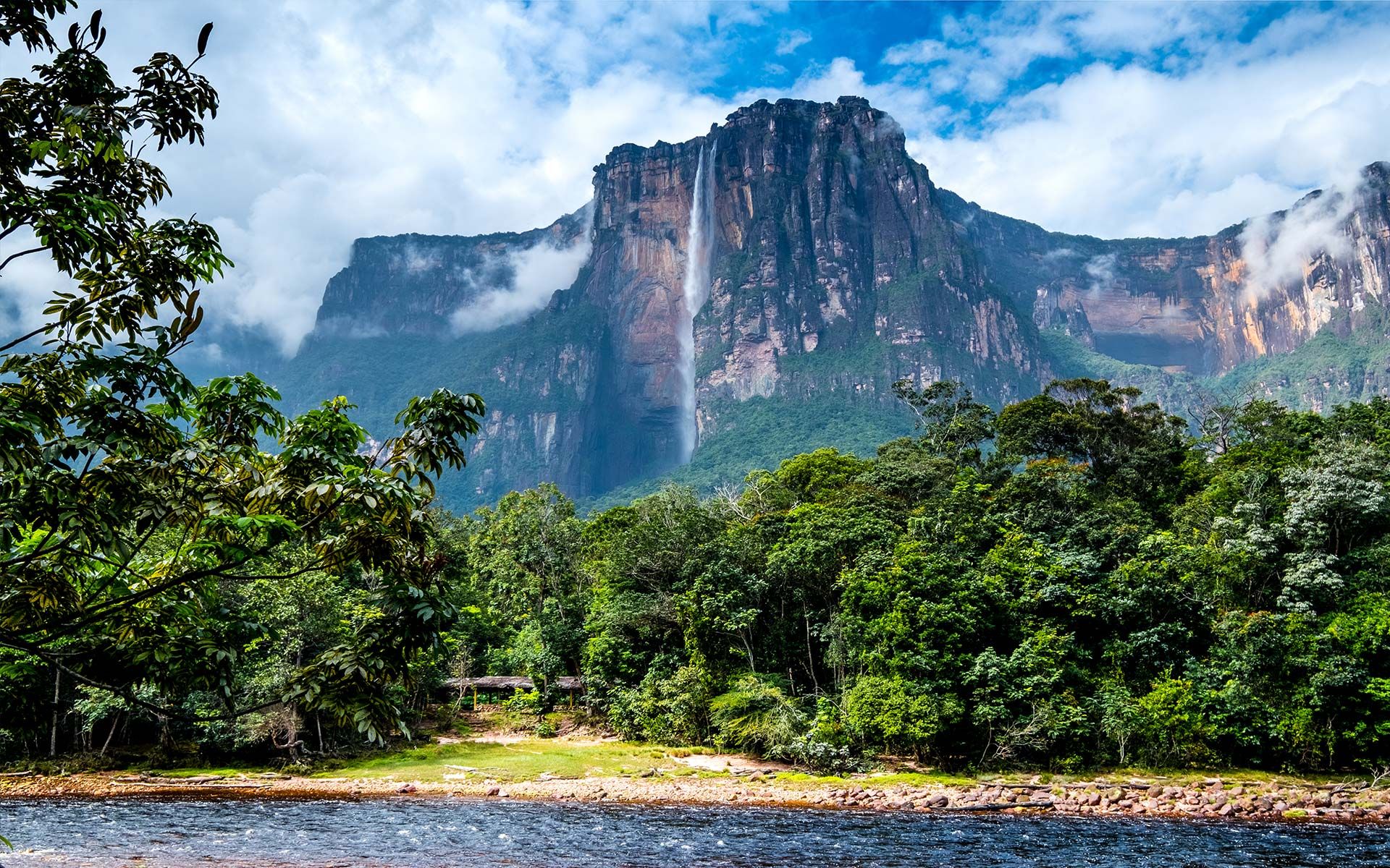 Scenic travel destination in Suriname for visa applicants